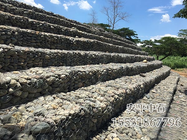 鍍鋅格賓網(wǎng)護(hù)坡 鍍鋅格賓網(wǎng)護(hù)坡